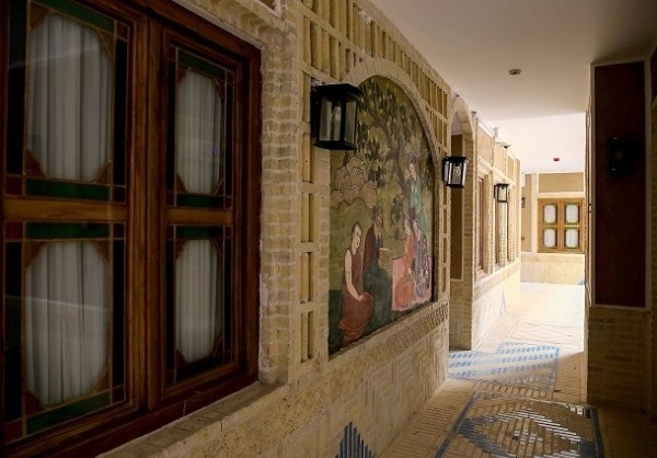 راهروی اتاق ها هتل باغ مشیرالممالک یزد